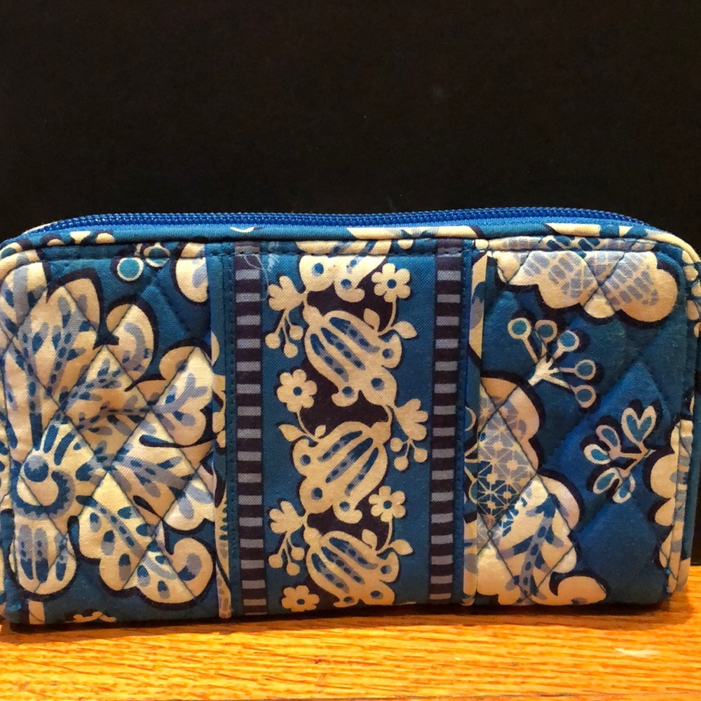 Blue & white floral zip around Vera Bradley wallet